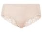 Een beige onderbroek met kant.