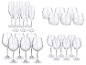 Diverse sets helder glaswerk: champagnefluiten, steelglazen en wijnglazen met steel.