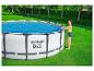 Bestway Steel Pro MAX zwembad met afdekzeil in de tuin.
