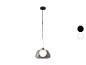 Hanglamp met rookglazen kap en bolvormige lamp, met zwarte en witte kleuropties.