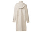Beige regenjas met capuchon.