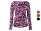 Een paarse blouse met bloemenprint.