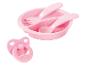 Een roze babyset met een bord, lepel, vork en speen.
