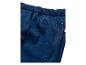 Close-up van blauwe waterdichte stof met waterdruppels, toont de elastische tailleband.