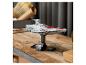 LEGO Star Wars Acclamator-Class Assault Ship model op een standaard, op een houten tafel.