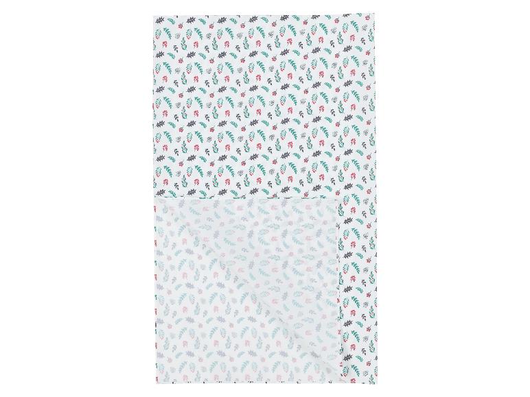 Kersttafelkleed met blad- en bessenpatroon