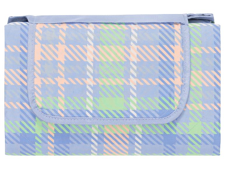 Opvouwbare picknickdeken met pastelkleurig ruitpatroon.