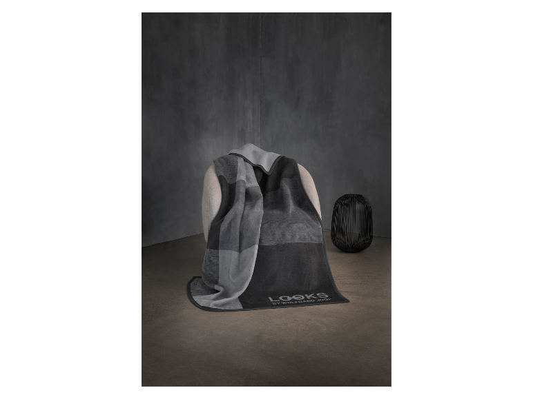 Grijs en zwart geruite deken Looks by Wolfgang Joop.