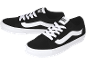 Zwarte sneakers met witte veters en witte zolen