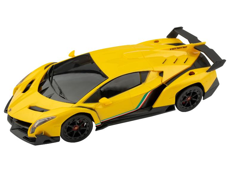 Een gele speelgoedauto van het merk Lamborghini Veneno.