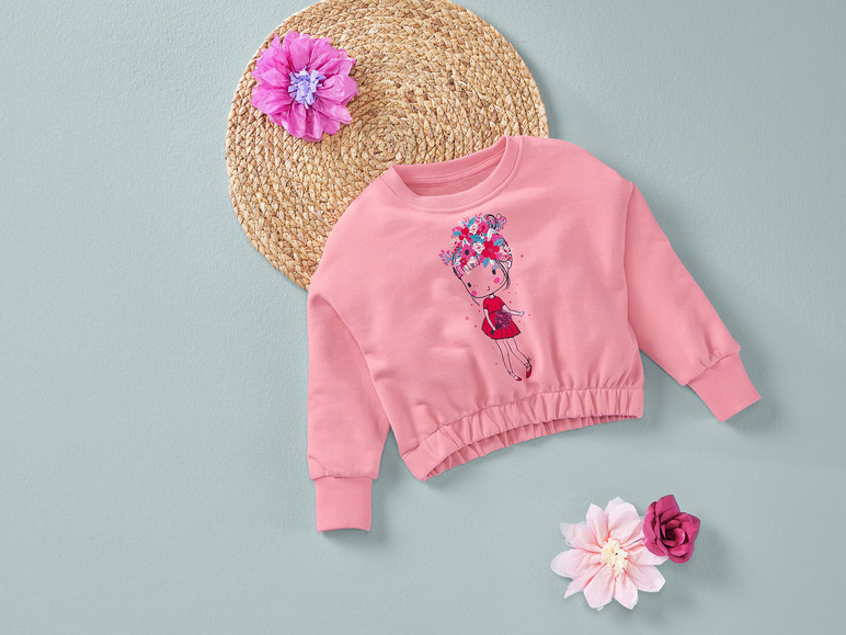 Een roze trui met een meisjesprint voor kinderen