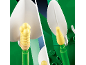 Close-up van details van plastic speelgoedbloemen in groen, wit en geel.