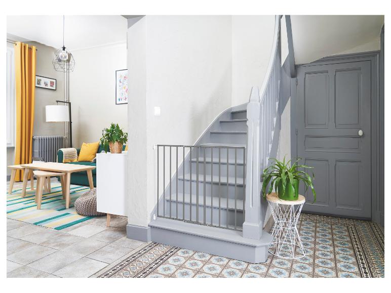 Veilige traphekje in een modern huis.
