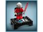 Een LEGO Star Wars minifiguur van een Sith met een lichtzwaard, op een display stand voor 25 jaar LEGO Star Wars.