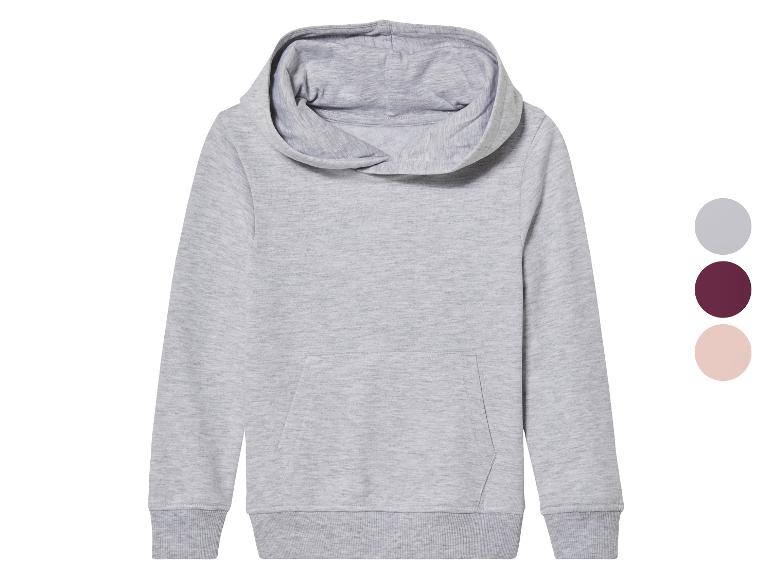 Een grijze hoodie met een capuchon.