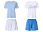 Twee pyjamasets: lichtblauw T-shirt met bedrukte shorts en wit T-shirt met tekst en blauwe shorts.
