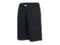 Zwarte basketbalshorts met witte en oranje strepen.