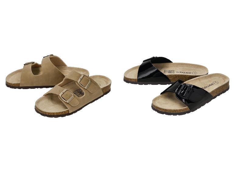 Damesandalen met gespen, één beige paar en één glanzend zwart paar.