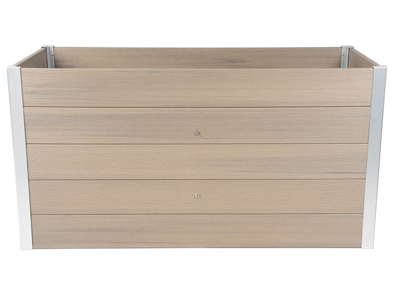 Een houten plantenbak voor in de tuin.