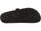 Zool van een slipper of sandaal met antislip schubbenpatroon.