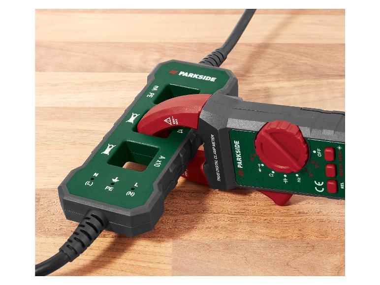 Een Parkside digitale stroomtangmeter met een rode draaiknop en een groene behuizing.