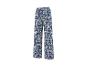 Damesbroek met wijde pijpen en blauw-witte ikatprint.