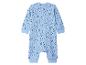 Blauwe babypyjama met zwarte sterrenprint.