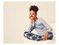 Vrouw in pyjama met de tekst „LET'S STAY IN BED (FOREVER)”