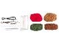 Naaiset met garen in rood, bruin, groen, zwart, wit en beige, inclusief naalden en vulling.