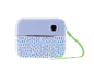 Lichtblauwe instantcamera met stippenpatroon en groene polsband.