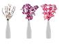 Drie witte vazen met verlichte bloemen: wit, paars en roze.