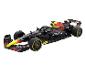 Een Red Bull Formule 1-auto met sponsors zoals Oracle en Bybit.