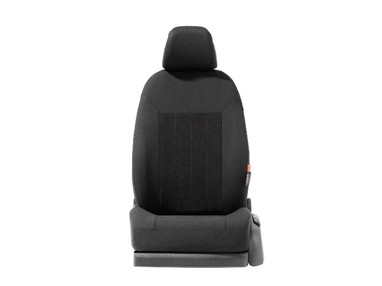 Zwarte autostoel op een witte achtergrond