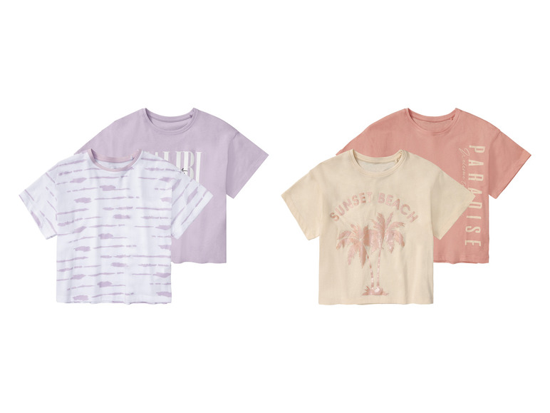 Twee sets met korte mouwen: een met gestreepte en effen T-shirts en een met 'Sunset Beach' en 'Paradise' prints.