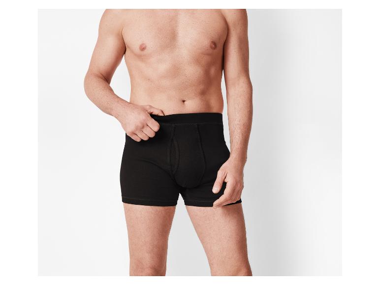Man in zwarte boxershort