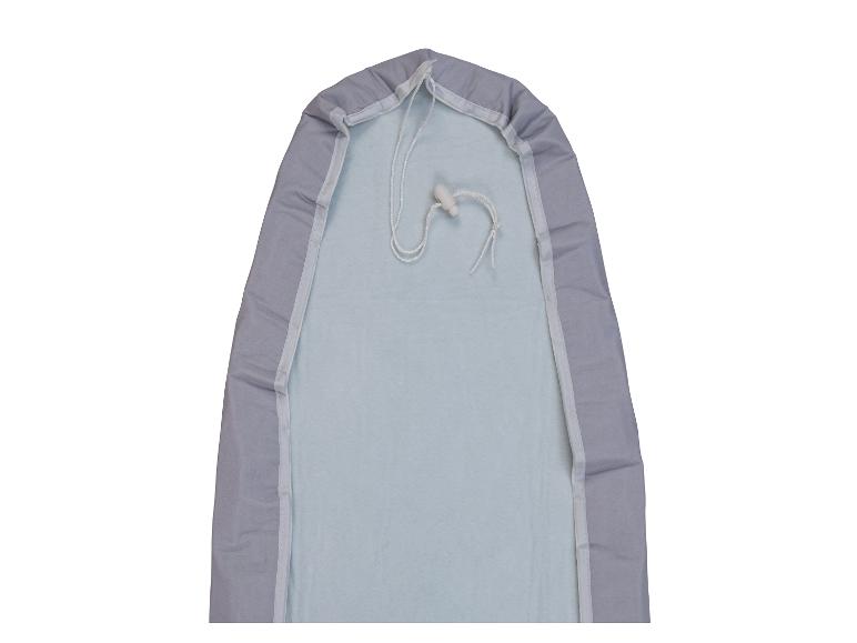 Grijze strijkplankhoes met lichtblauw oppervlak en wit trekkoord