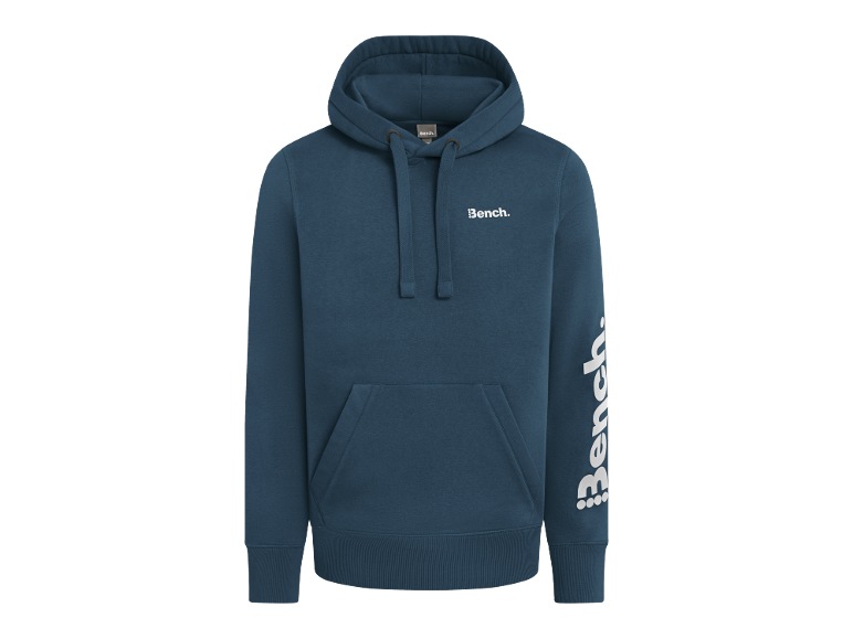 Blauwe hoodie met wit logo op de borst en mouw.
