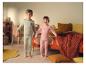 LUPILU® peuterpyjama's van katoen met lange mouwen in een sfeervolle kinderkamer.