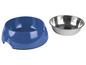 Een blauwe hondenkom en een stalen kom.
