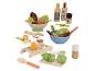 Houten speelgoed saladeset met kommen, groenten, rasp, dunschiller en kruidenflesjes.