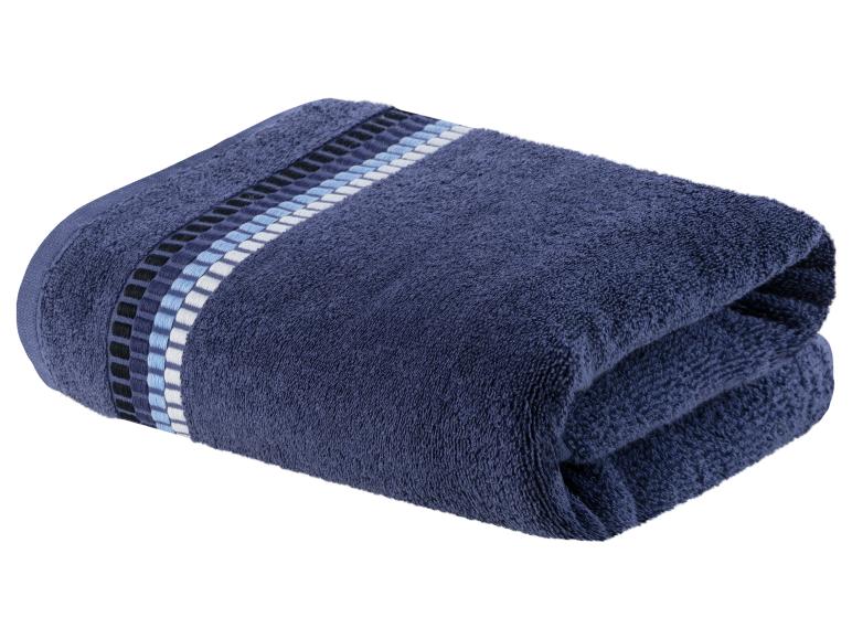 Een donkerblauwe handdoek met een gestreept ontwerp.