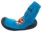 Blauwe sloffen met een tijgerprint en een zwarte zool.