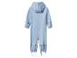 Lichtblauwe waterdichte kinderoverall met reflecterende strepen, achteraanzicht.