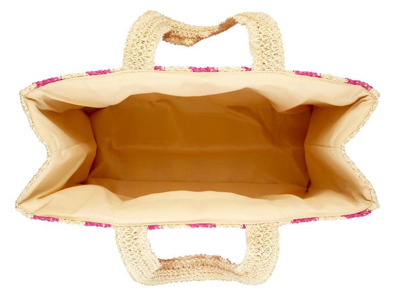 Beige rieten strandtassen met felle roze details.