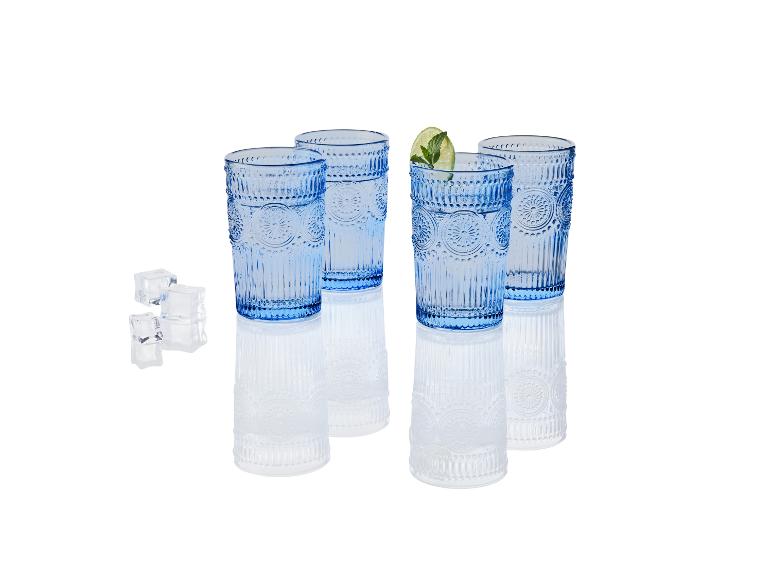 Blauwe, gedecoreerde glazen voor water, vintage stijl, met ijsblokjes.