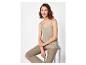 Beige linnen top en broek.