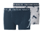 Twee jongensboxershorts, één donkerblauw en één grijs met voetballerprints.