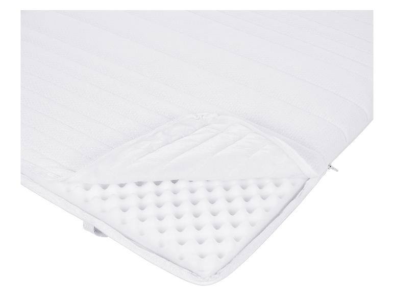 Wit matras met afneembare hoes en schuimrubberen basis.