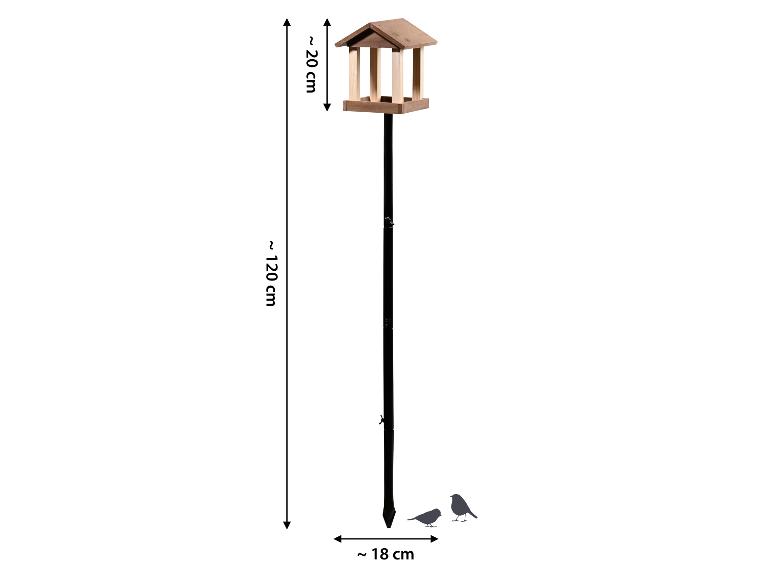 Houten vogelvoederhuisje op zwarte paal met afmetingen: 20 cm huisje, 120 cm paal, 18 cm basis.