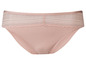 Een roze onderbroek met kant.